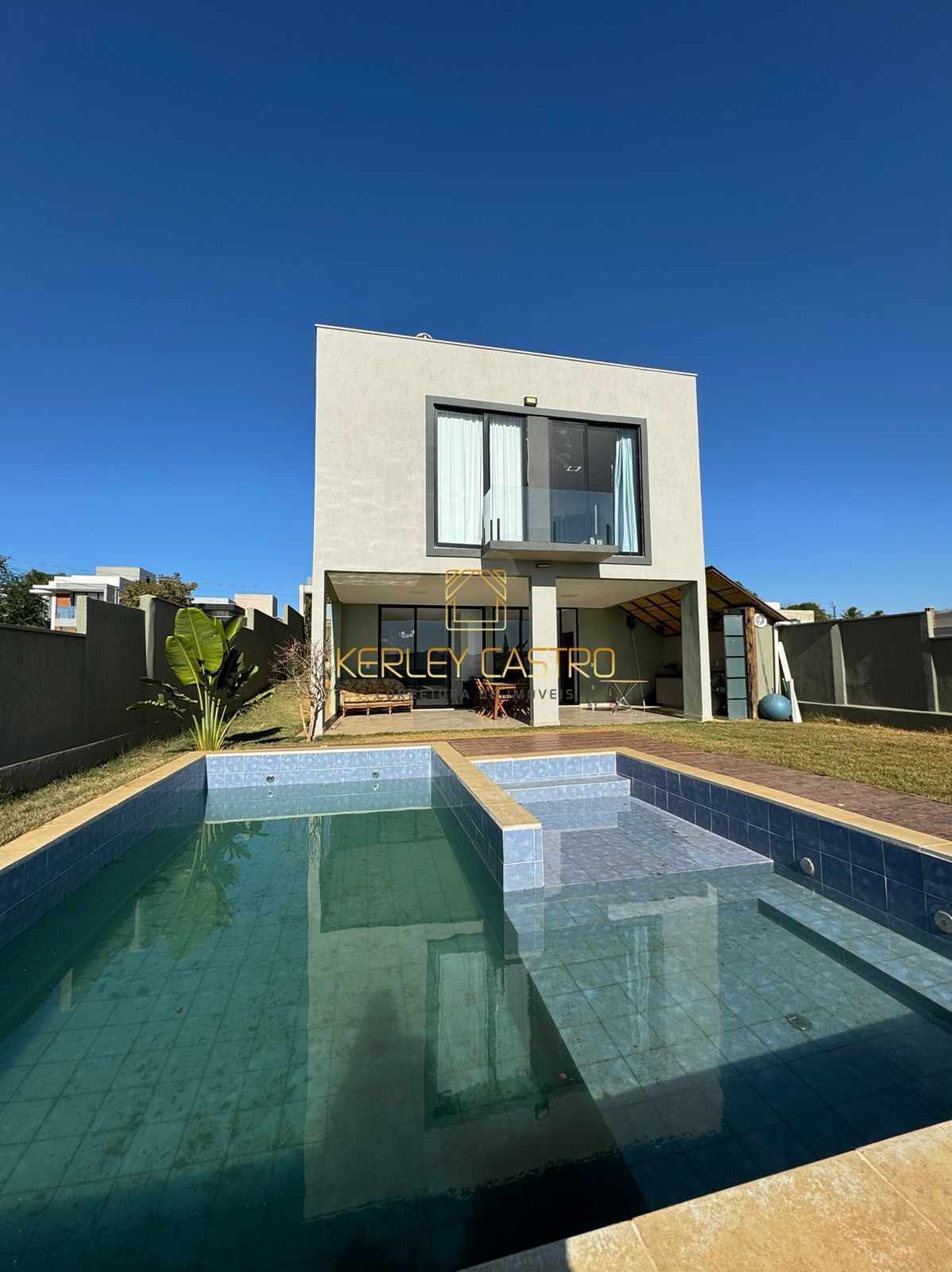 VENDO MARAVILHOSA CASA C/ PISCINA-CONDOMÍNIO PARQUE DAS NOGUEIRAS